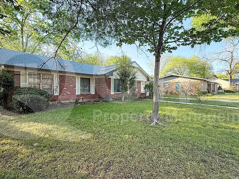 6218 Brookside Dr — Photo 3