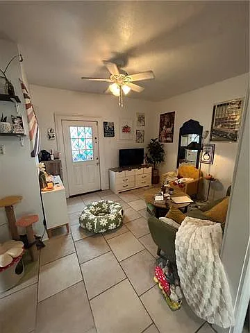 1 bed, 1.0 bath, 420 sqft, $1,300 — Photo 4