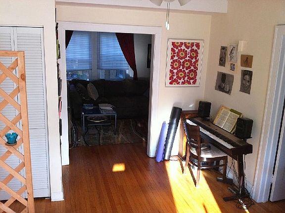 2nd image of 5204 N Leavitt St #2