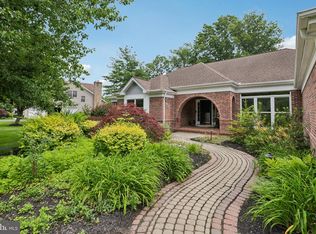 4 Hedge Row Ct, Lawrence Township, NJ 08648