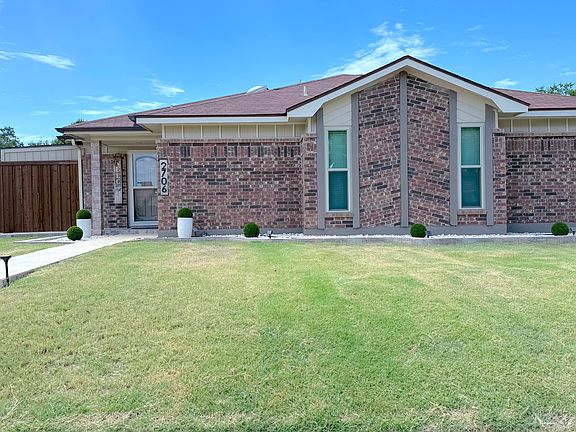 3rd image of 2706 E Wentwood Dr