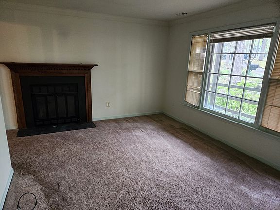 4th image of 2511 Carriage Creek Ct