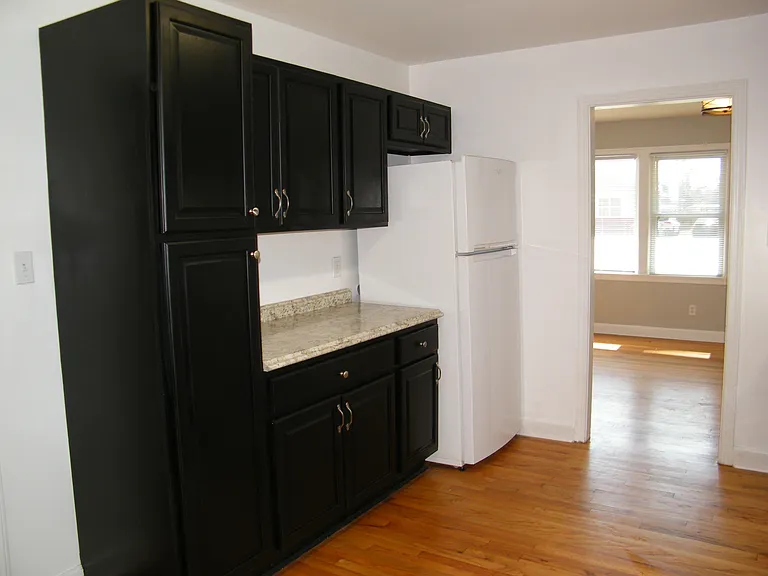 108 Coleraine Dr — Photo 8