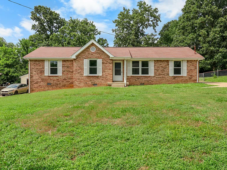 931 Poppy Dr — Photo 4