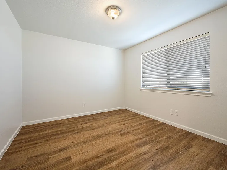 826 Hazels Way — Photo 22