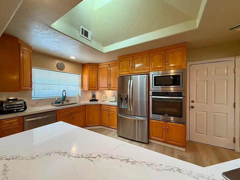 2723 Cherry Ave — Photo 8