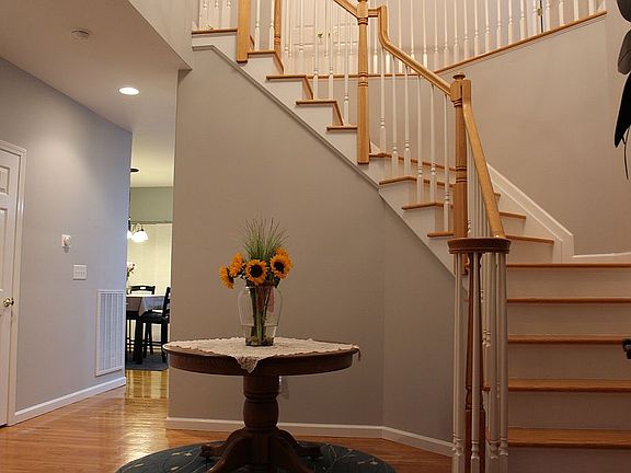 4th image of 17 Glen Rock Cir