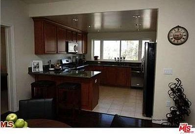 5th image of 200 S Manhattan Pl Suite 202