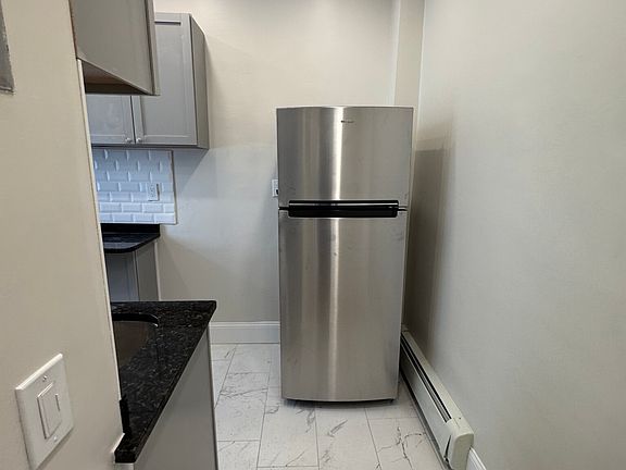 5th image of 109 Strathmore Rd APT 11