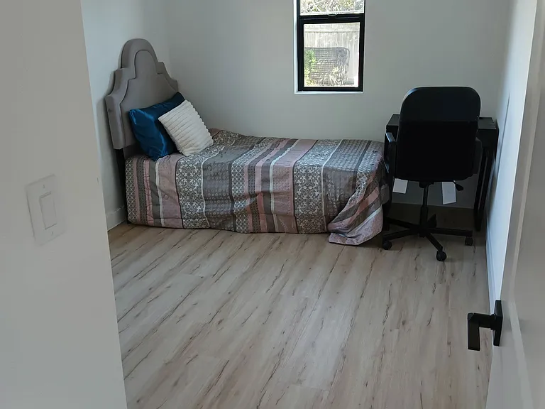 5414 S Victoria Ave — Photo 13