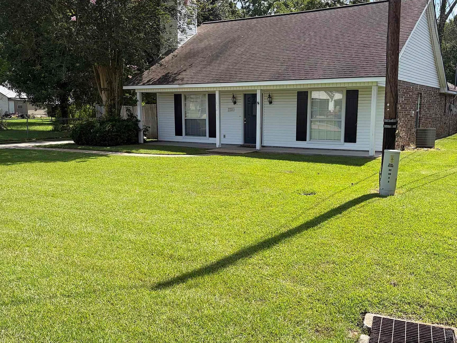 3 bed, 1300 sqft, $1,800 — Photo 2
