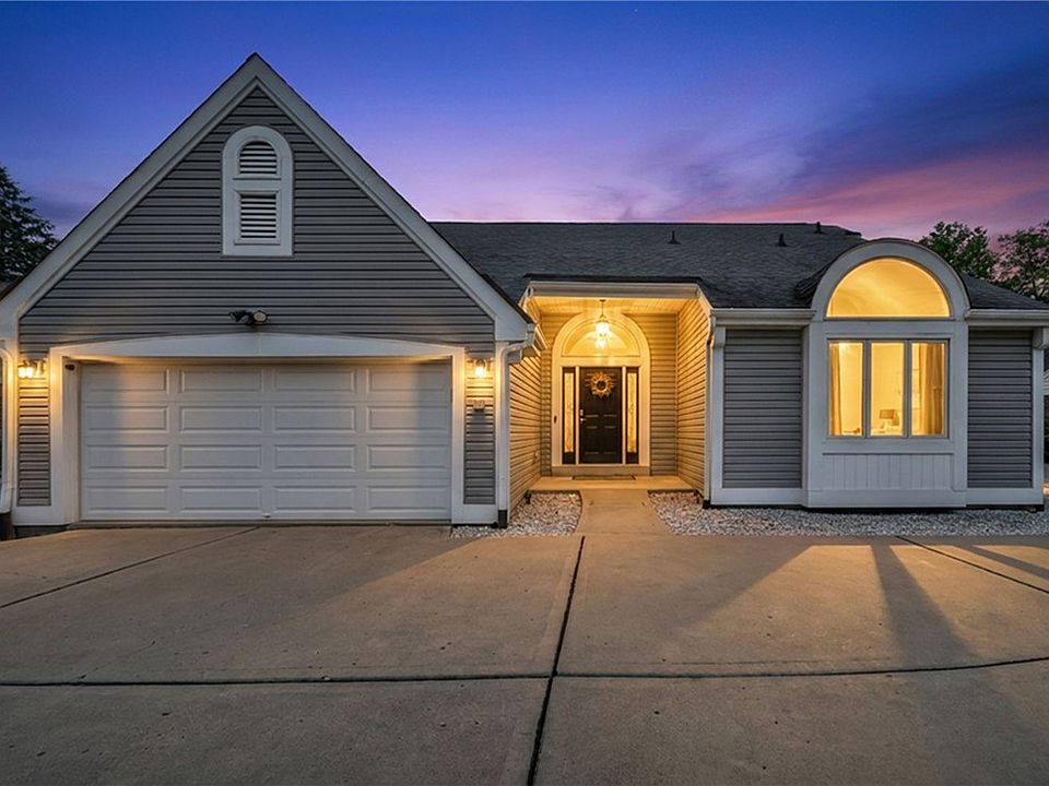 1st image of 3 Wellington Woods Dr