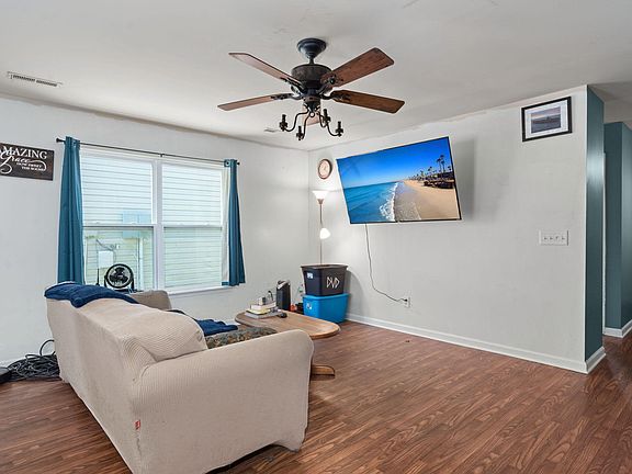 3rd image of 327 Salkahatchie St