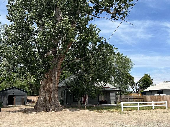 2nd image of 861 8th Ave N