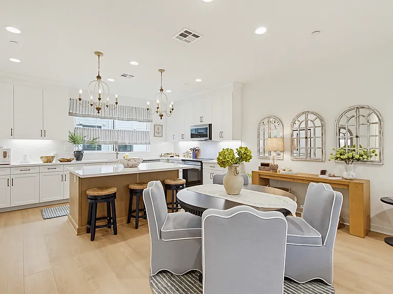 2528 Delphinium Ln — Photo 23