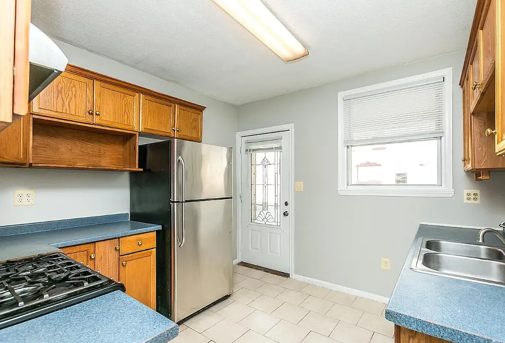 2 bed, 1.0 bath, 720 sqft, $1,800 — Photo 3