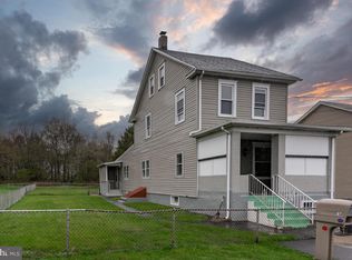 7 1st St, Kelayres, PA 18231