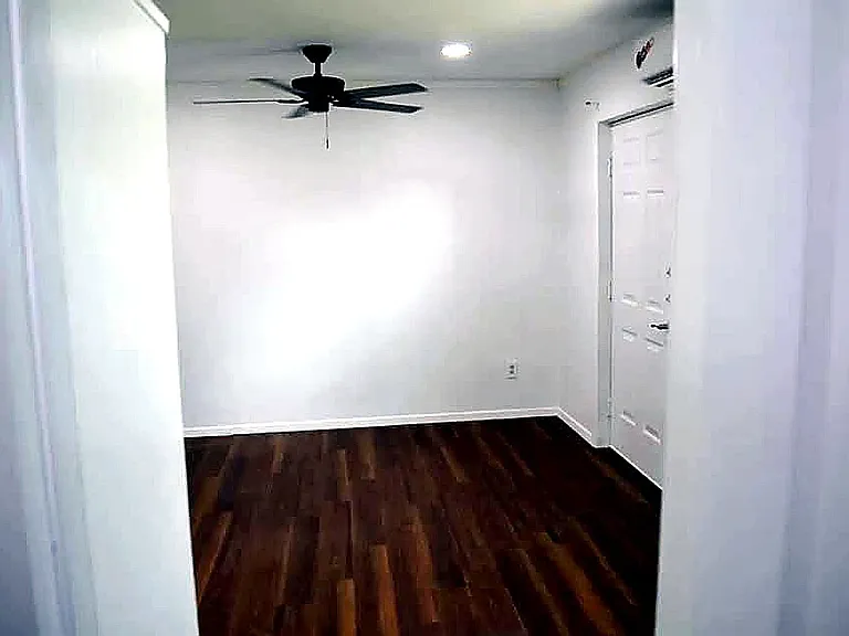 306 E Cook St — Photo 24