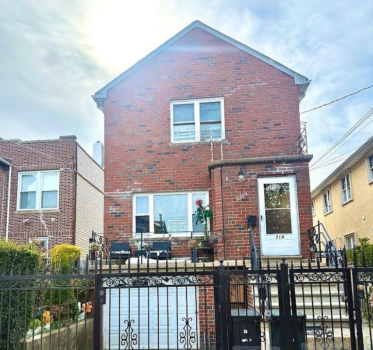 1st image of 2719 Hering Avenue