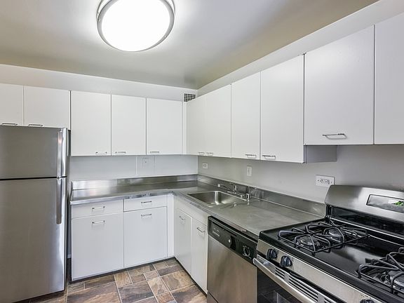 2nd image of 210 E Fairfax St APT 708