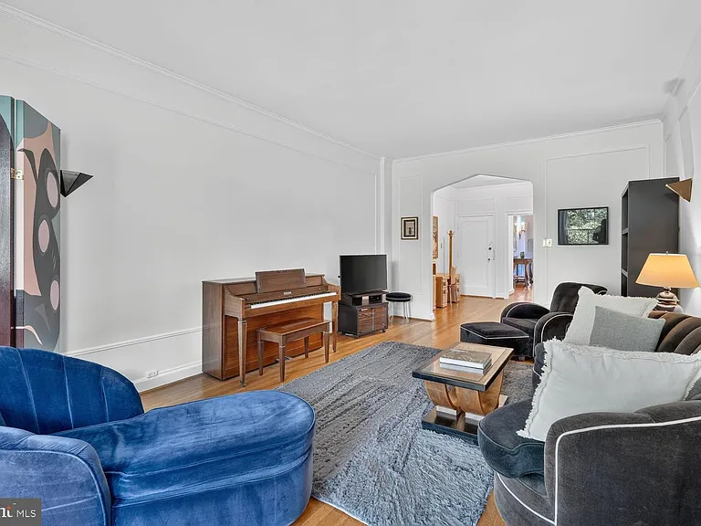 2737 Devonshire Pl NW #402 — Photo 8