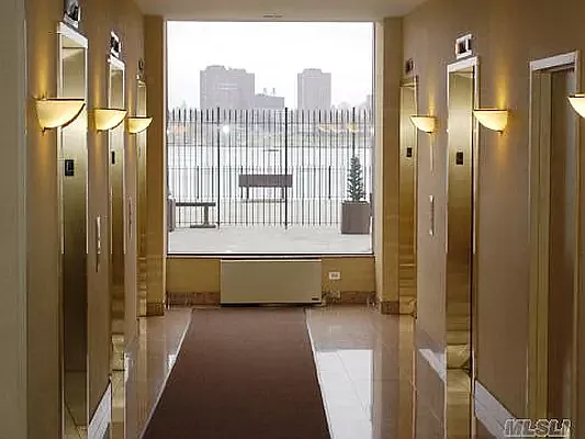 Entry / hallway, photo 2