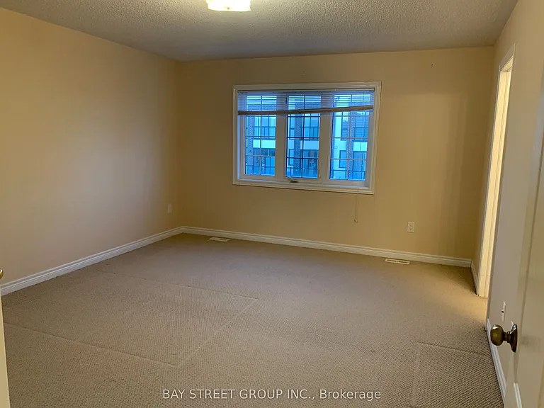 87 Hammersly Blvd — Photo 15