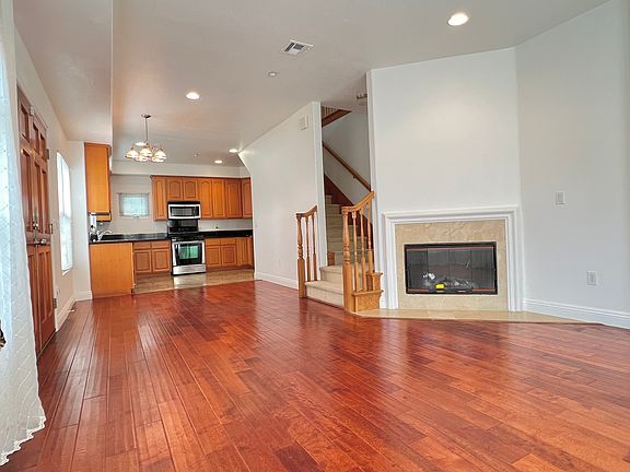 3rd image of 261 N Craig Ave