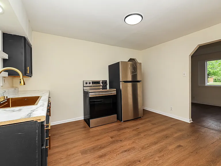 132 Burgess Ave — Photo 8