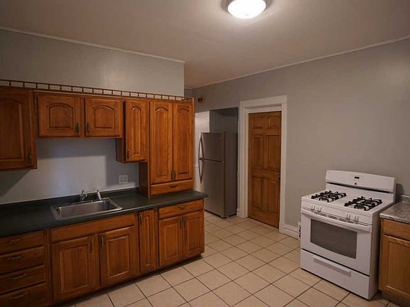 5th image of 2214 W Eastwood Ave #1