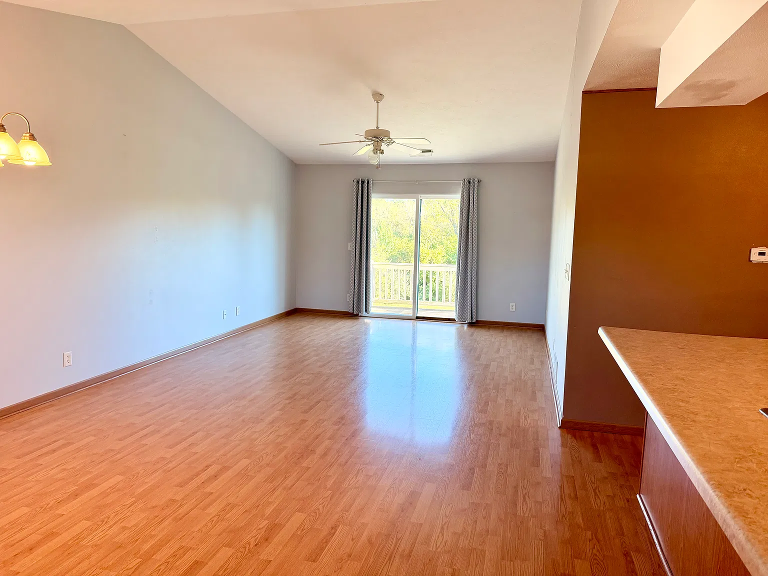 2 bed, 1240 sqft, $1,650 — Photo 4