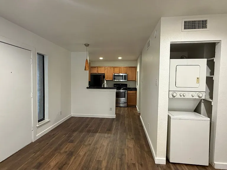 4125 Avondale Ave #209 — Photo 2