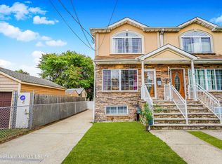 10 Martineau St, Staten Island, NY 10303