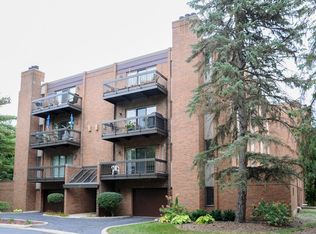 10 Trafalgar Sq APT 204, Lincolnshire, IL