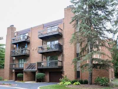 10 Trafalgar Sq APT 204, Lincolnshire, IL, 60069