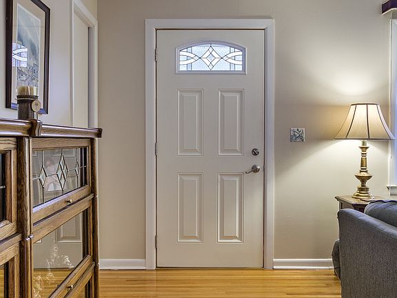 4th image of 2821 S 76th Ave