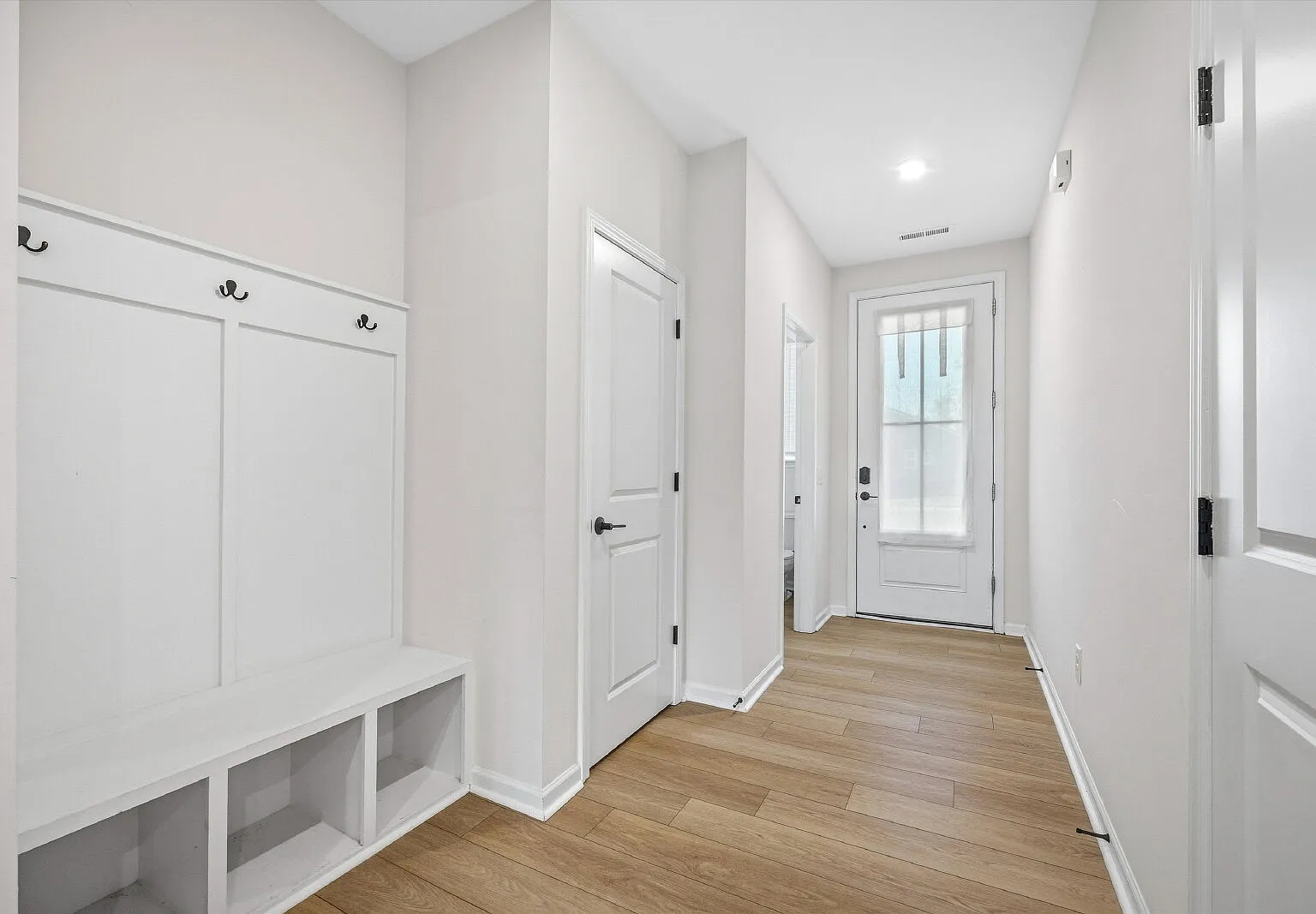 3 bed, 2.5 bath, 1960 sqft, $2,700 — Photo 4