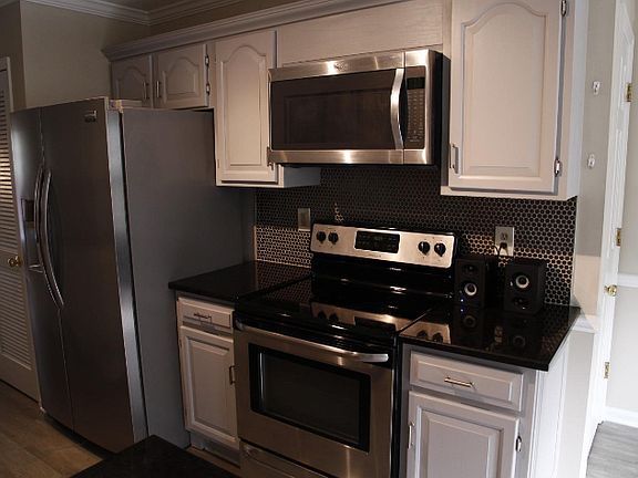 2nd image of 597 Harcourt Pl SE