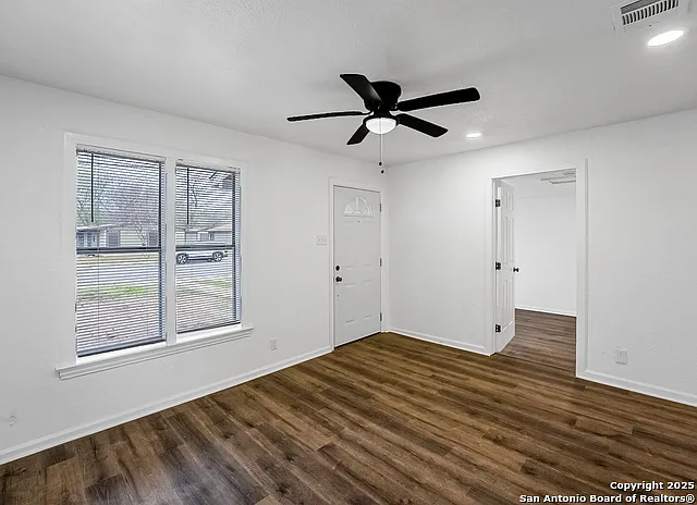 3 bed, 2.0 bath, 1120 sqft, $1,350 — Photo 3