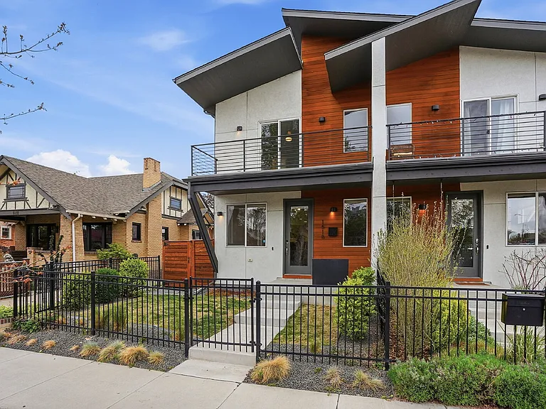 1518 N Newton St — Photo 2