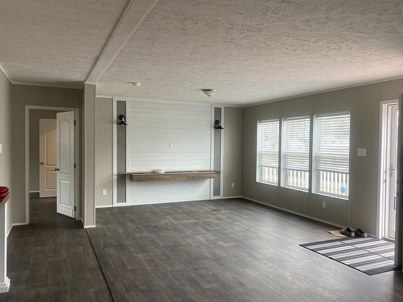 5th image of 585 Hidden Valley Cir
