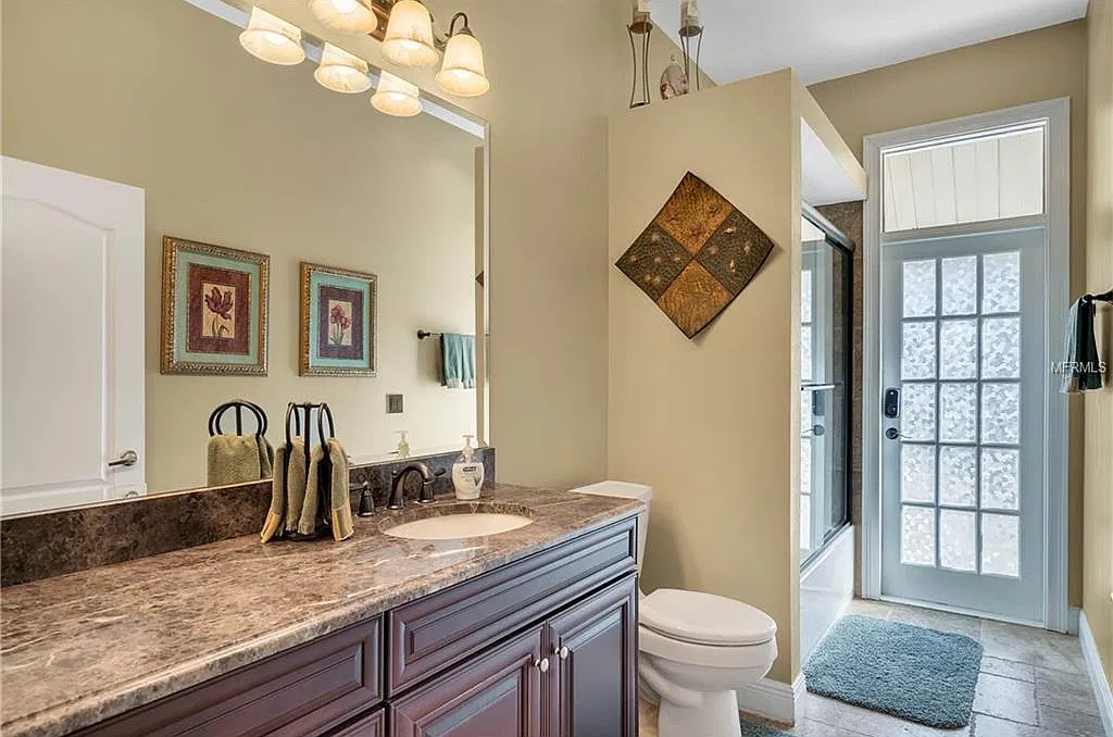 5 bed, 3706 sqft, $4,950 — Photo 3