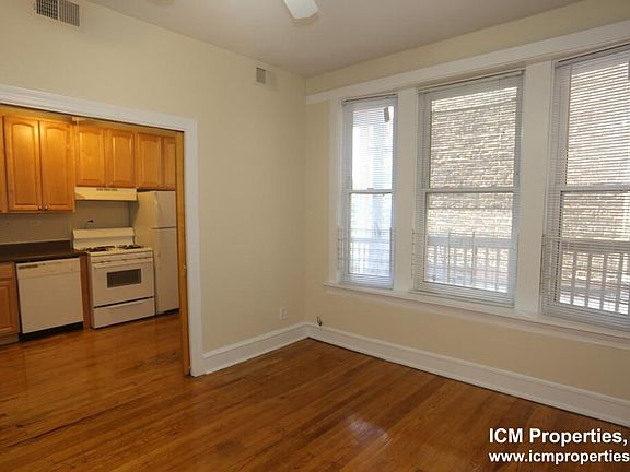4th image of 3054 N Greenview Ave #2A