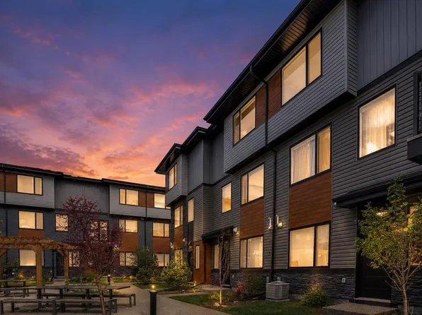 104 S Corner Glen Cir NE, Calgary, AB T3N 2E2