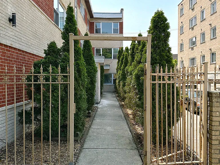 5308 N Damen Ave #2R — Photo 2