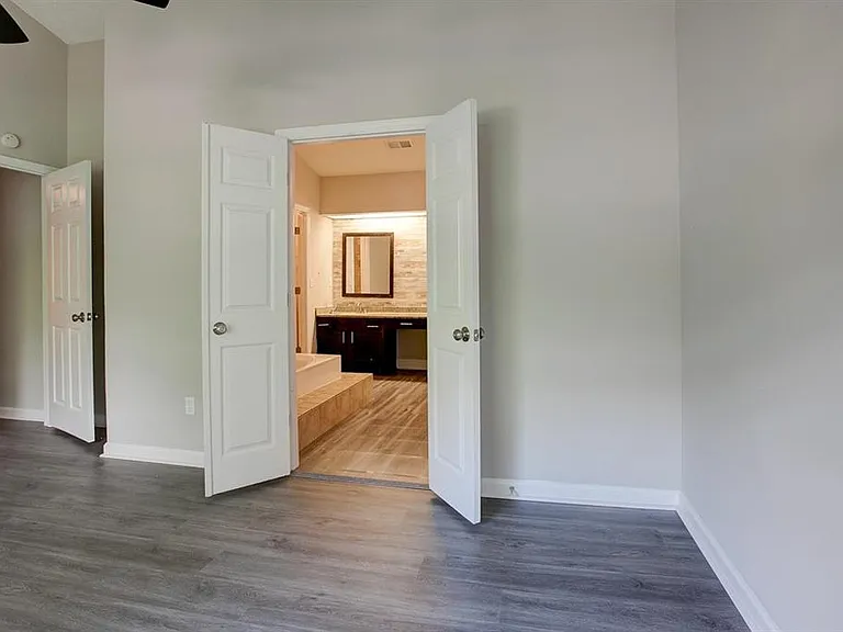 4940 Tanners Spring Dr — Photo 15