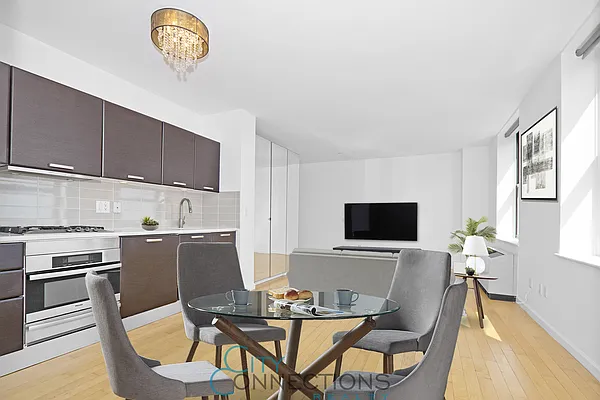 Rented by City Connections Realty | media 10