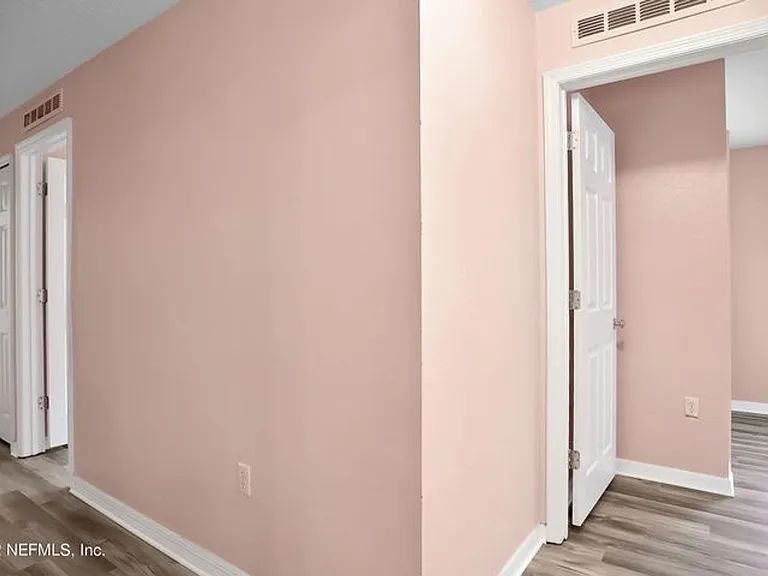 11 Wheatfield Dr — Photo 22