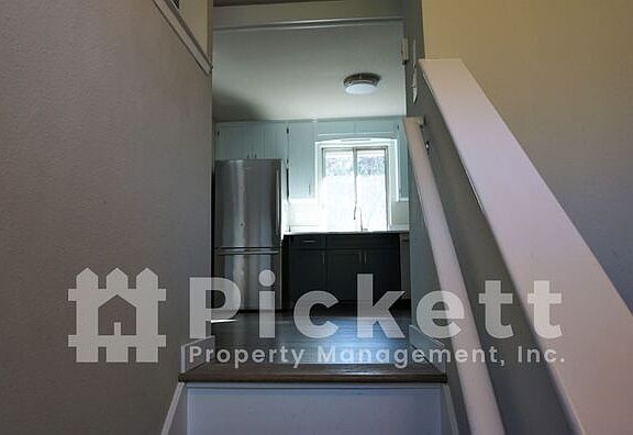 4th image of 7048 Corfu Blvd NE