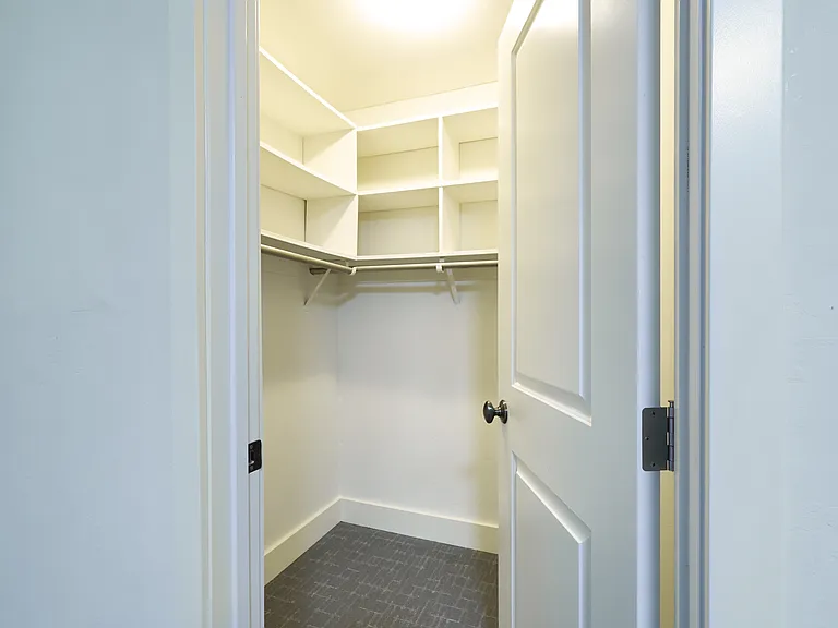 Ladera 1 Bed, 1 Bath Closet Ladera 1 Bed, 1 Bath Closet